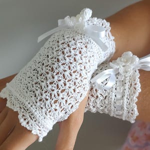 Charming Bridal Lace Fingerless Gloves | Vintage-Inspired Wedding Crochet Piece