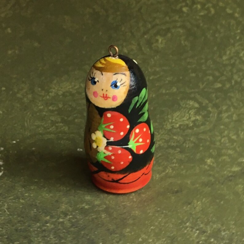 rustic hand painted 3 dimensional pendants 3-7 Russian Dolls wood Chunky