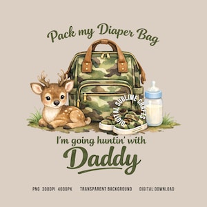 Puede incluir: Ilustración en acuarela con un bolso de pañales de camuflaje, zapatos de bebé y un biberón. Un ciervo lindo está acostado en la hierba. El texto dice "Pack my Diaper Bag" y "I'm going huntin' with Daddy."