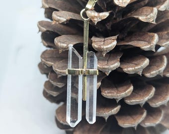 Zwei Kristalle Halskette, Bergkristall und Messing, handgefertigte Schmuck