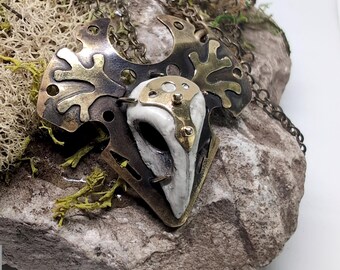 Handgefertigte Keramik Vogel Schädel Anhänger Brosche: Gothic Pagan Schmuck