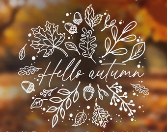 Op de afbeelding: Een witte lijntekening met de tekst "Hello autumn", omringd door diverse herfstachtige illustraties zoals esdoornbladeren, eikenbladeren, eikels en kleine bessen. Het ontwerp bevat de tekst "Chalk Marker Window Design" bovenaan en "Printable Template • Instant Download • Multiple Sizes" onderaan.