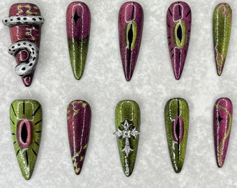 Color-changing Snake Themed Nails, Acrylic Nails, Press On Nails, Snake Nails, Snake Eye Nails, Cat Eye Nails