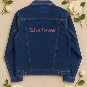 Taken Forever – Brautjacke, individuell bestickte Jacke, Hochzeit Jeansjacke, Brautjacke, mrs Jacke, personalisierte Jeansjacke, Bräutigam de