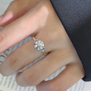 Anillo de compromiso de oro amarillo de 18 quilates con moissanita redonda y diamante: banda de plata de ley hecha a mano