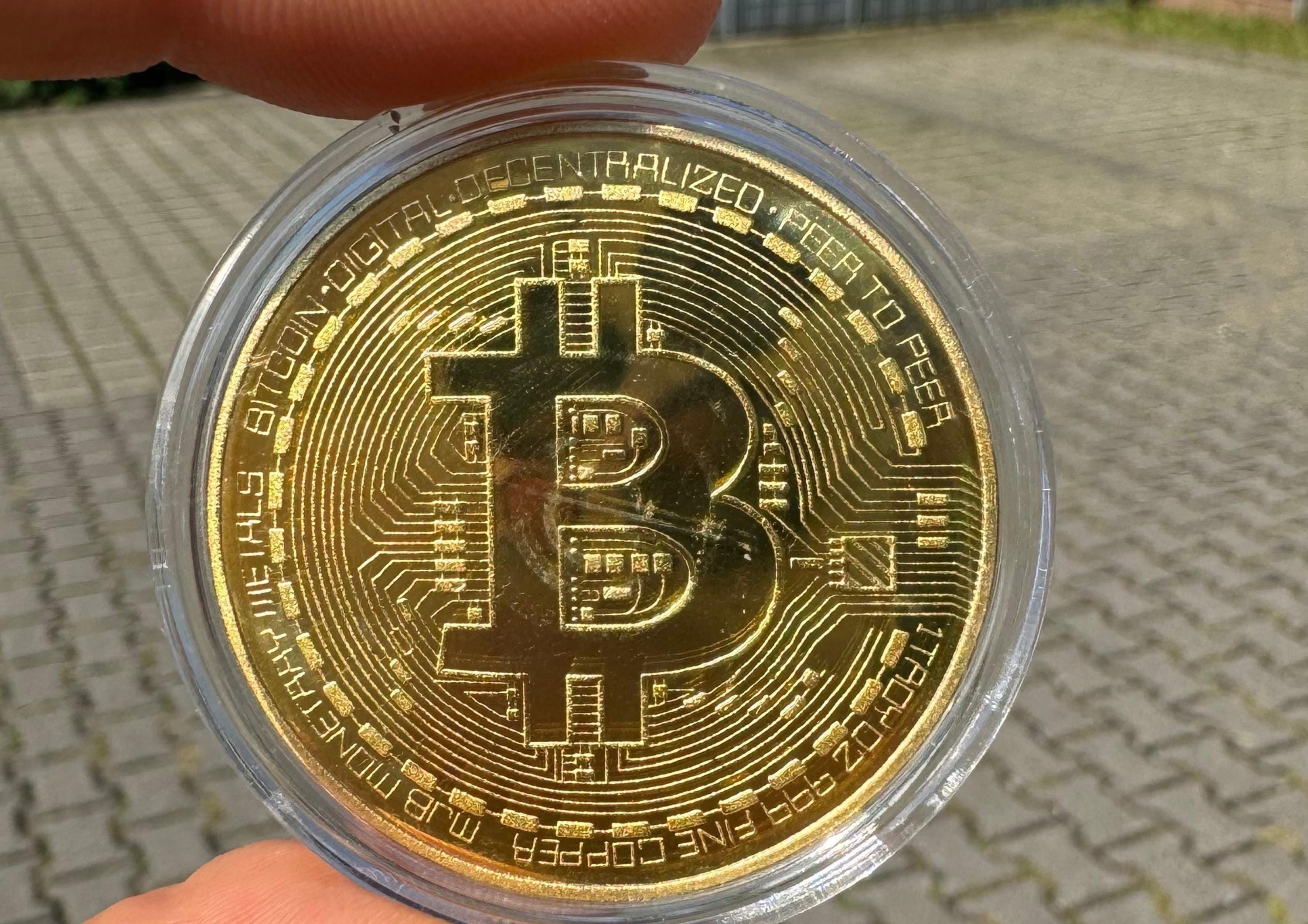 BUY 2 GET 30% OFF: Luxurious Gold-plated Physical Bitcoin (btc) Coin,  Premium Physical Bitcoin Collectible, High-quality Bitcoin Merch - Etsy