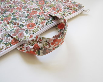 Capa para laptop em algodão floral: Capa acolchoada para laptop com ou sem alças.
