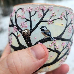 Puede incluir: Un letrero de madera r&uacute;stica con el texto "Welcome to our home" en letras blancas. El letrero presenta un acabado envejecido y un dise&ntilde;o simple y acogedor, ideal para un porche o entrada.