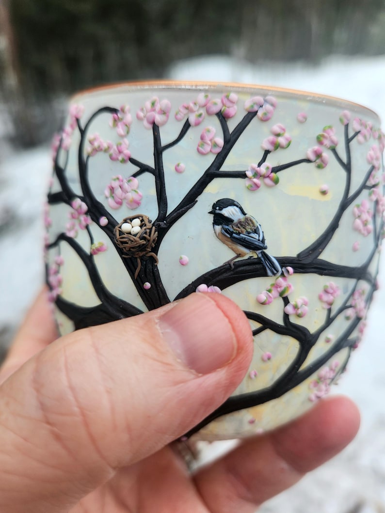 Puede incluir: Un letrero de madera r&uacute;stica con el texto "Welcome to our home" en letras blancas. El letrero presenta un acabado envejecido y un dise&ntilde;o simple y acogedor, ideal para un porche o entrada.