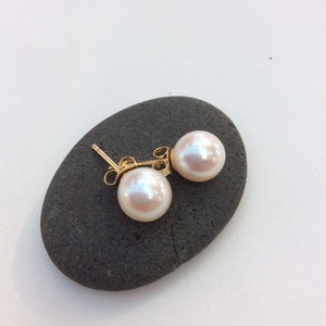 Pearl And 14k Gold Stud Earrings image 2