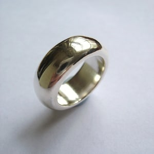 Anillo grande y llamativo de plata de ley