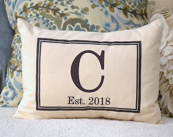 Monogramme personnalisé, coton 2e anniversaire, cadeau fiancé pour elle, deuxième mariage, cadeau fiançailles, oreiller à genoux