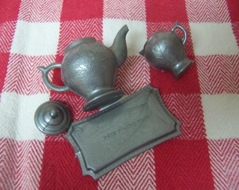 dollhouse / miniature tea service set