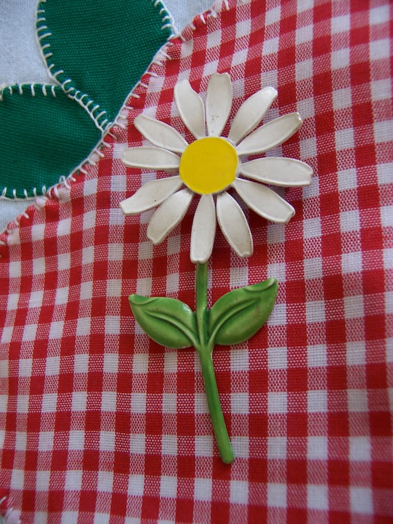 brooch / daisy pin