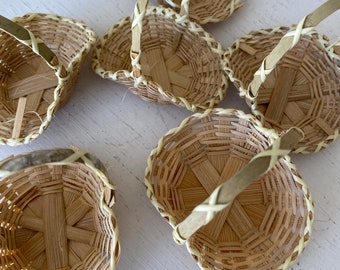 baskets  / little wicker woven baskets