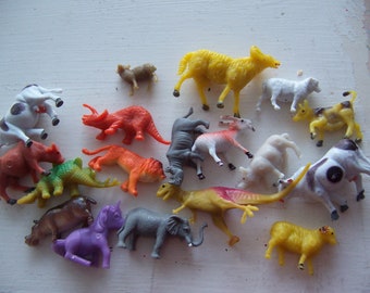 animals / lot of toy plastic animals