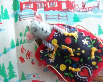 ornament / felt mouse with tiny quilt ornament