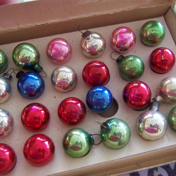 bulbs / vintage boxed glass bulbs ornaments