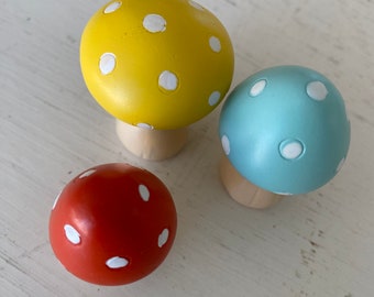 mushrooms / polka dot mushrooms