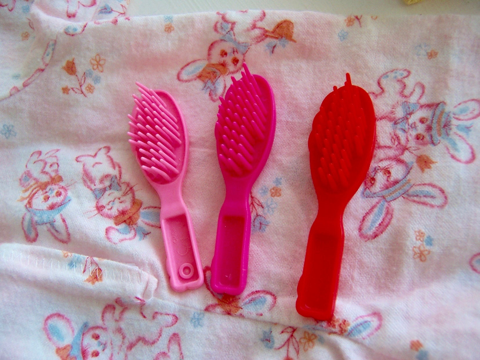 Brushes / Vintage Doll Hair Brushes 