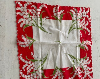 hanky / red and white scalloped vintage hanky
