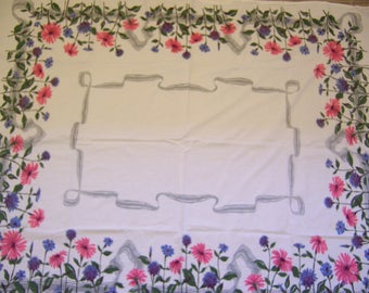 tablecloth / border of flowers