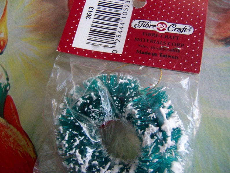 wreath ornament / frosted image 4