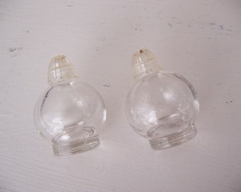 shakers / little clear glass shakers