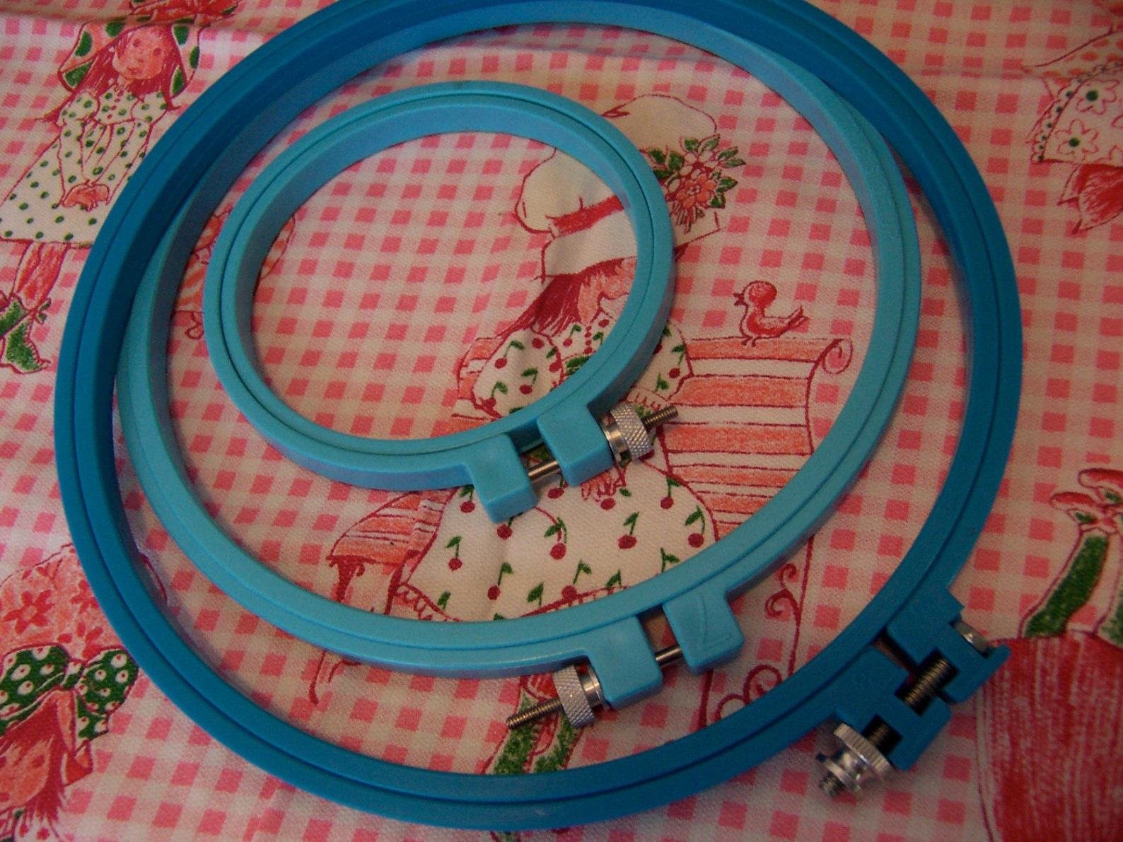 Hoops / 3 vintage plastic embroidery hoops Etsy