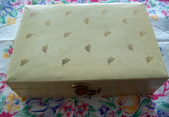 jewelry box / vintage jewelry box