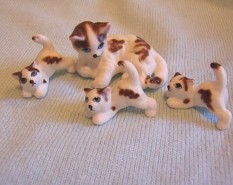 cats / momma kitty and babies figurines