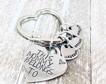 Engrave Keychain, This mommy belongs to, Personalized Keychain, Keychain for nana Gigi oma, keychain for grandma keychain for aunt