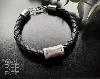Pulsera de cuero trenzado negro: pulsera apilable con cuentas plateadas