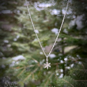 LAST ONE! Snowflake necklace, winter jewelry, snow jewelry, snowflake, anniversary gift, silver necklace, christmas gift gift, gift for her