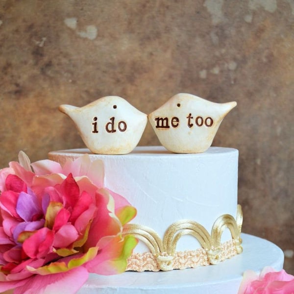 Décoration de gâteau de mariage tourtereaux, je me fais aussi fait main rustique à la main des mariés Dessert Table réception décor argile texte colombes souvenir figurine