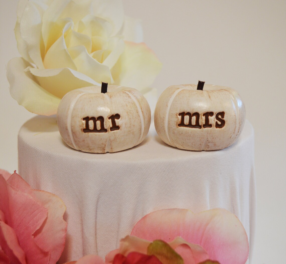 Wedding cake topper…vintage white mr mrs pumpkins…fall Wedding cake topper…vintage white mr mrs pumpkins…fall