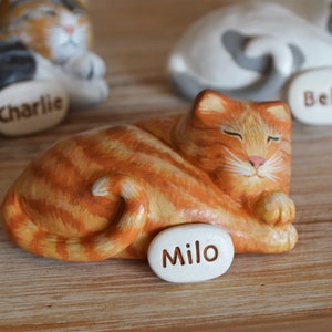 Custom sleeping cat figurine portrait made to order from your photo, gift 4 animal lover / memorial handmade art, can add custom name plaque