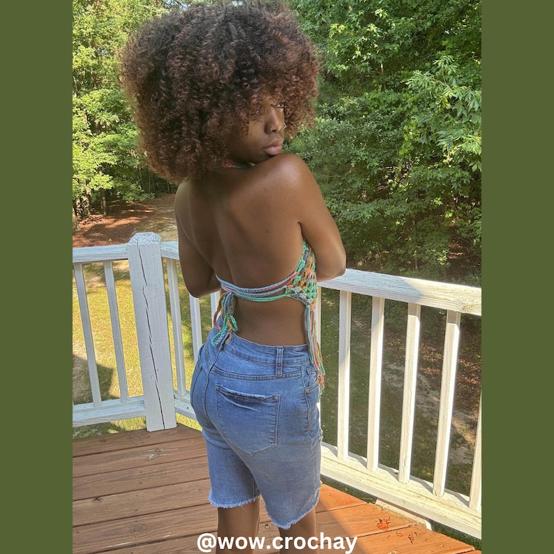 May include: A colorful, open-back crochet top with orange, green, and blue threads. The top is paired with denim shorts. The image includes the text "@wow.crochay".