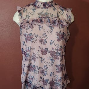 Juniors Pink Floral Pattern No Boundaries Top Sleevless Blouse size XL 15/17