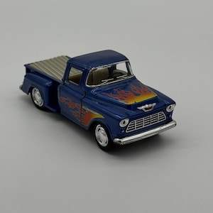 Camioneta pickup Chevrolet Stepside azul de 1955 con llamas, modelo 006 de fundición a escala 1:32