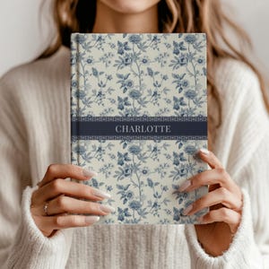 Toile de Jouy Hardcover Journal, Florales blaues Notizbuch, personalisiertes Geschenk für sie, Tagebuch, Vintage Cottagecore, personalisiertes Name Journal