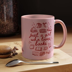 Just a Girl Who Loves Books Mok, roze girly boekenliefhebber cadeau, gepersonaliseerd schoolse cadeau, aangepaste lezer cadeau, boekenwurm cadeau voor booktoker afbeelding 6