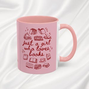 Just a Girl Who Loves Books Mok, roze girly boekenliefhebber cadeau, gepersonaliseerd schoolse cadeau, aangepaste lezer cadeau, boekenwurm cadeau voor booktoker afbeelding 2