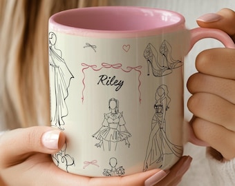 Gepersonaliseerde modeontwerpermok, aangepast afstudeercadeau voor modeontwerper roze kunst student cadeau