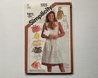 Patrón de costura de delantales Simplicity 5323 SIN CORTAR, 8 estilos, medio delantal, pechera completa, bolsillos, lazos en la parte posterior, talla única