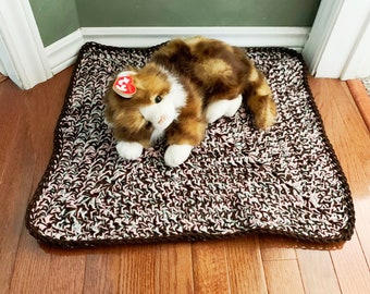 Patrón de crochet para "Almohadilla perfecta para mascotas" -- PATRÓN -- Cama para gatos, tapete para perros, gatitos y cachorros, desatascador de restos, sujeta 3 hilos juntos, descarga digital en PDF