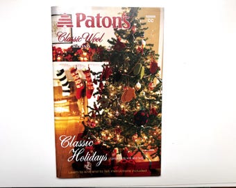 CLASSIC HOLIDAYS Knit and Felt Christmas Patterns Booklet 500856 Patons Stockings Hot Water & Wine Bottle Covers Ornaments Slippers Garland
