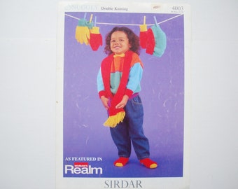 Patrón de tejido Sirdar 4003 Suéter de punto para niños, bufanda, gorro, calcetines, guantes, manoplas, tallas 2 a 10 años, jersey, gorro, boina, manoplas, cómodo