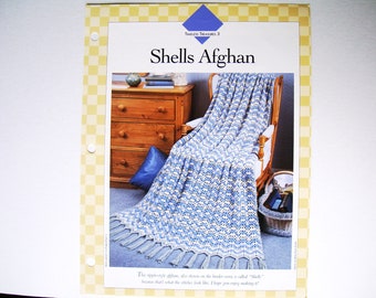 Motivo all’uncinetto afgano conchiglie Vanna’s Afghan and Crochet Favorites Patterns 85030-I Coperta all’uncinetto con increspature Copriletto a righe Nappe