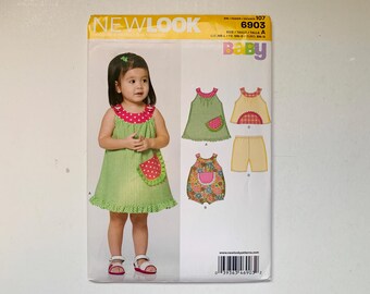 Patrón de costura sin cortar New Look Baby 6903 Tallas para bebés A - Recién nacido S M L Vestido sin mangas Vestido de verano Top Pantalones Mono Bolsillo frontal con volantes